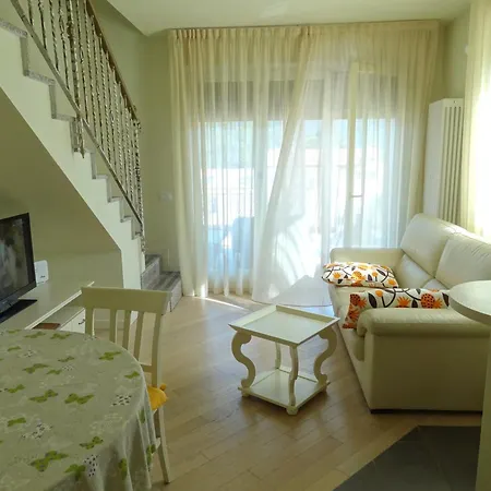 2 Livelli Con Vista Di * Lenno