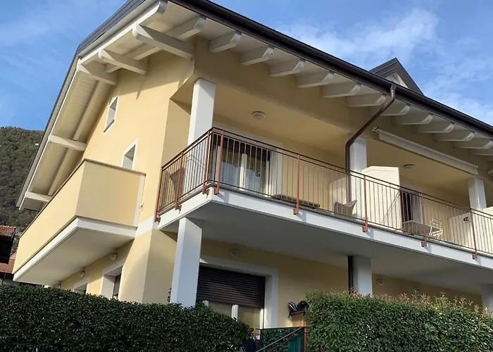 2 Livelli Con Vista Di Lenno